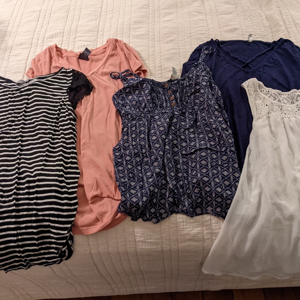 Maternity tops lot